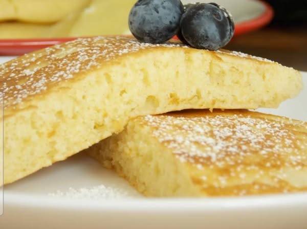 Clătite americane pufoase cu iaurt și ciocolată