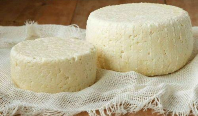 Cum să faci brânză de casă din doar două ingrediente: Secretul care îți va schimba viața! Rețeta simplă a bunicii, un HIT pe internet!