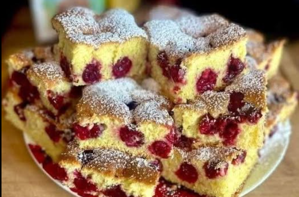 Acest aluat versatil este perfect pentru prăjiturile cu fructe, fiind pufos, fraged și extrem de delicios
