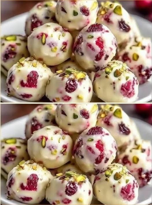Biluțe din merișoare și fistic – un desert rafinat, aromat și irezistibil