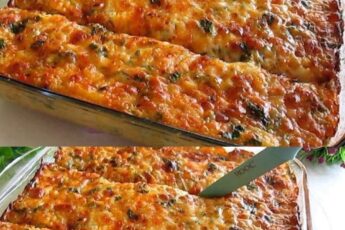 Prăjitură de legume proaspete din grădină cu un strop de brânză