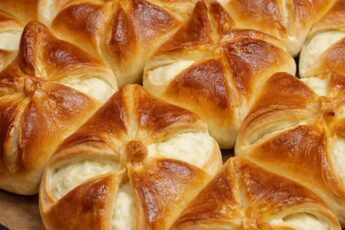 Brânzoaice pufoase cu brânză dulce și vanilie